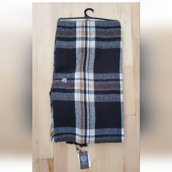 Vince Camuto Brown Plaid Scarf & Beanie Set One size Acrylic New - Picture 4 of 9